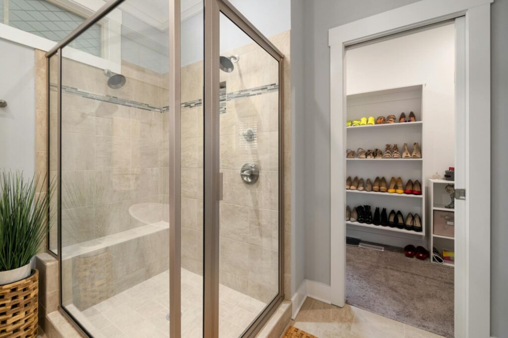 Walk-In Closet connected with a luxury bathroom