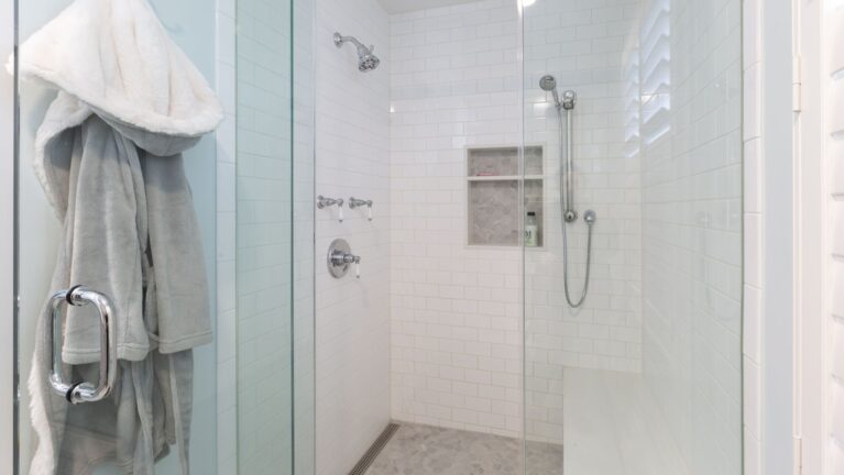 Charming Girl’s Ensuite in Morris Plains, NJ