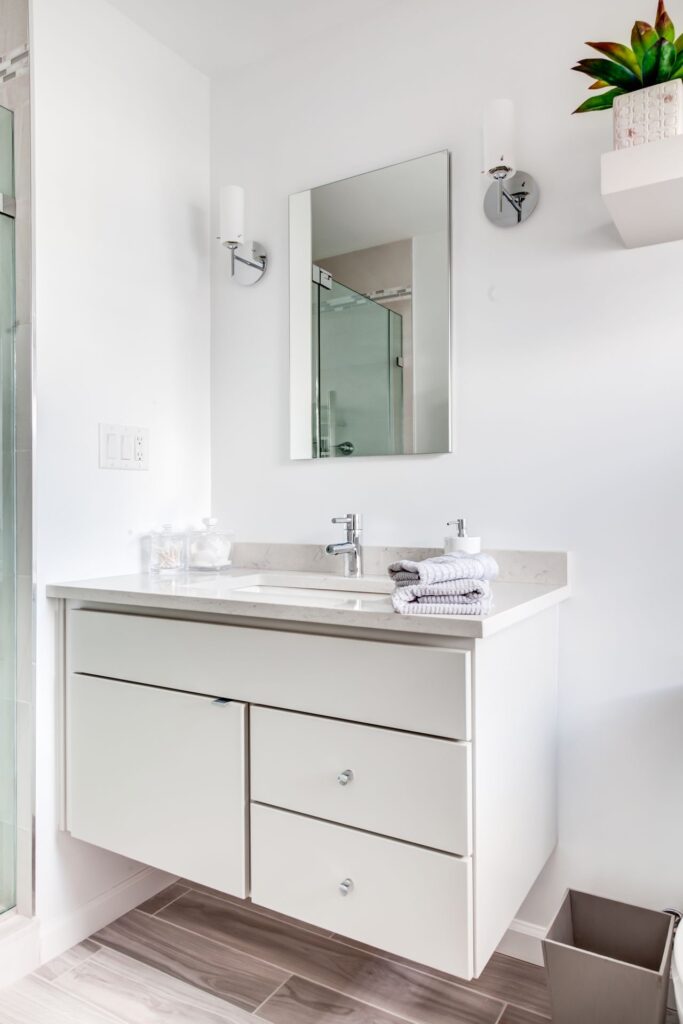 Modern Serene Ensuite, Chatham, NJ
