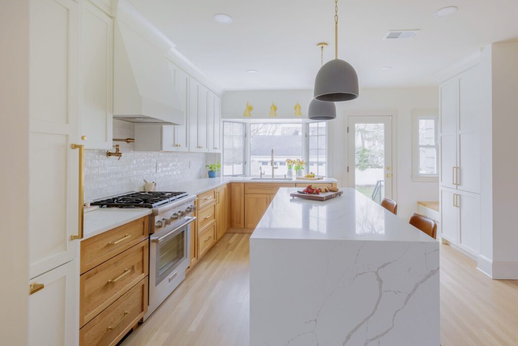 Modern and Inviting Kitchen in Millburn, NJ