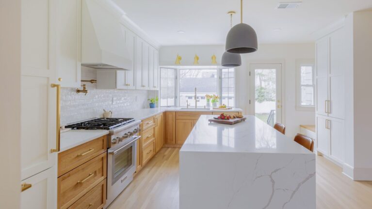Modern and Inviting Kitchen in Millburn, NJ