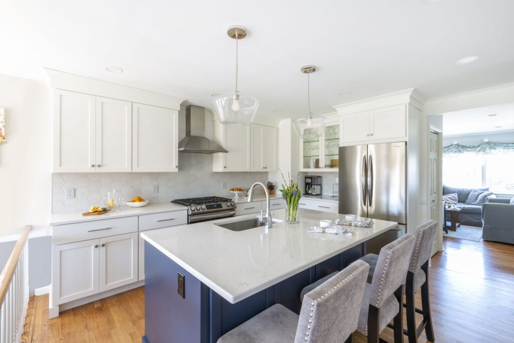 Elegant Entertainer’s Kitchen with Navy Flair